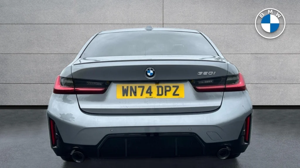 بی ام و 320i