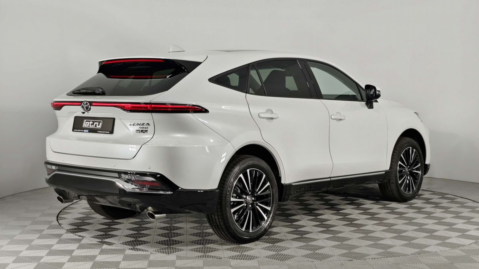 http://تویوتا%20ونزا%202.0L%20CVT%202WD%20Luxury%20مدل%20جانبازی